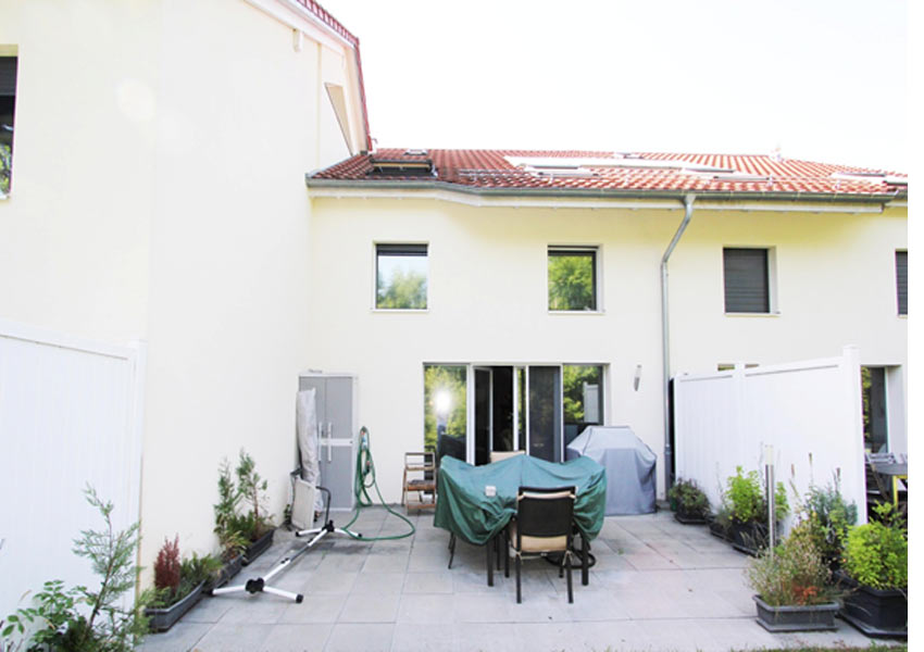 Pretty semi-detached villa
