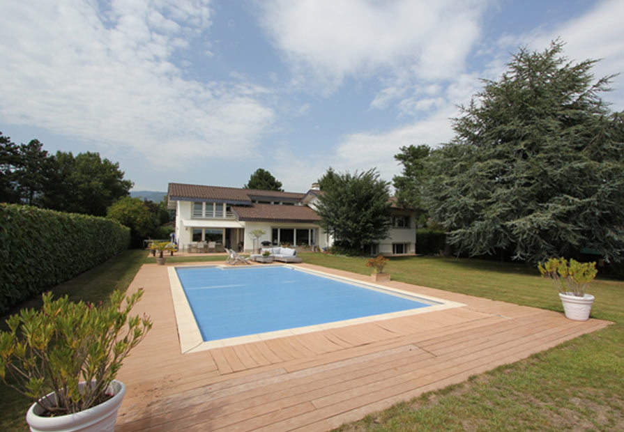 Magnificent villa with pool and lake view